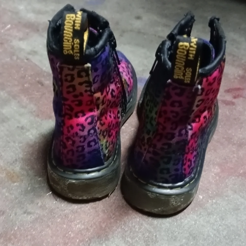 Dr. Martens 1460 Rainbow Leopard Boots Kids 13 - Picture 6 of 7